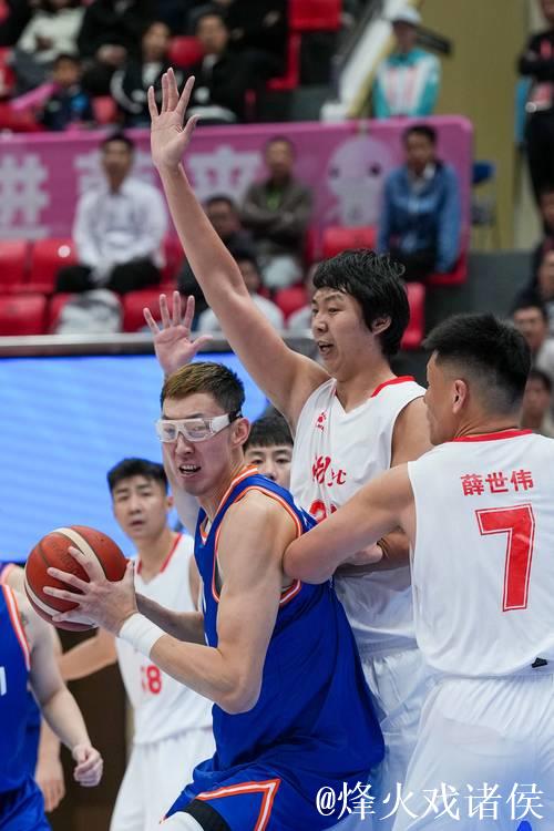 十五运会男篮成年组:四川以94-70大胜河南小组赛 十五运会男篮成年组:四川以94-70大胜河南小组赛